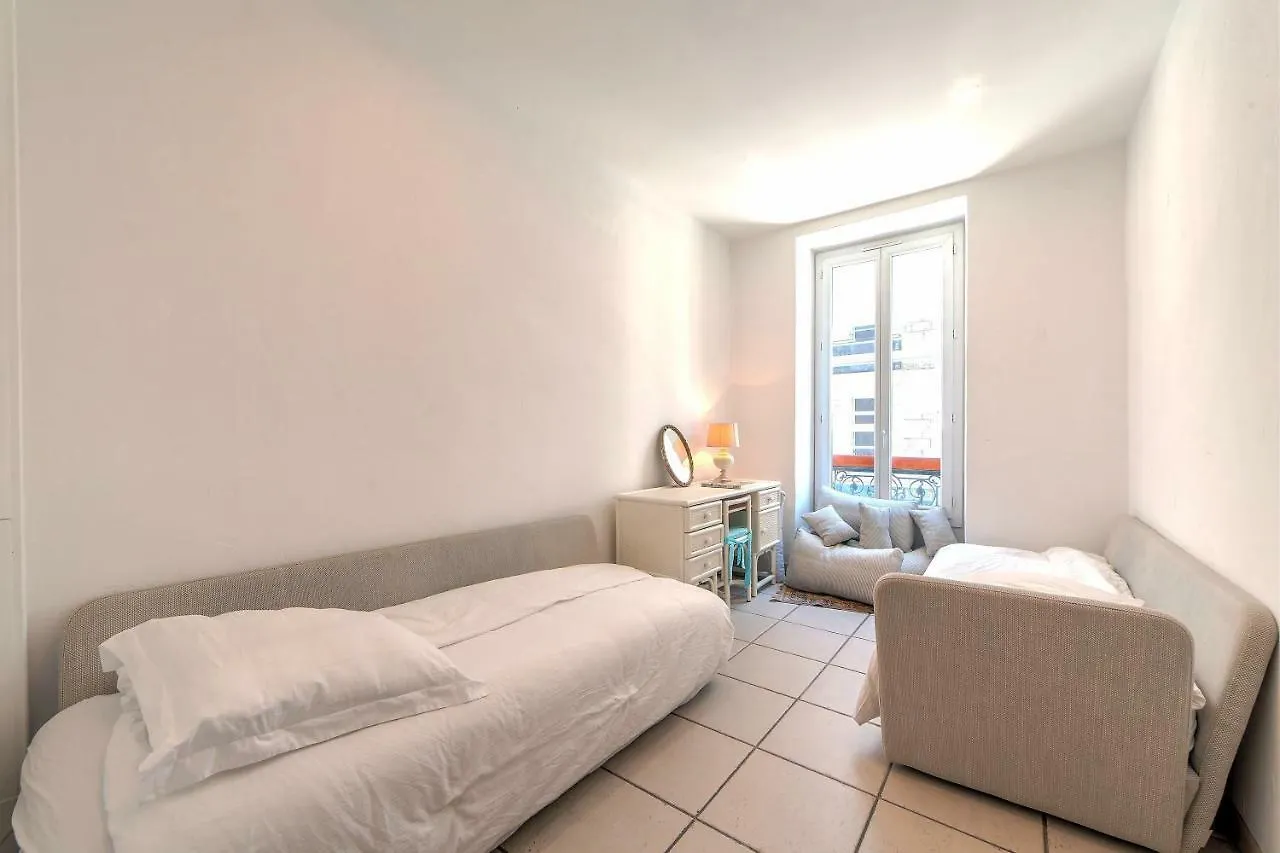 Lovely Large Familial Apartment In Central Nice, Ten Minutes Walk To The Beach!