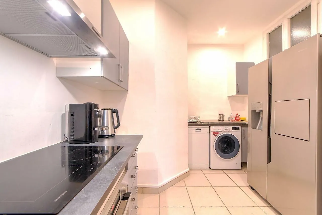 Lovely Large Familial Apartment In Central Nice, Ten Minutes Walk To The Beach!